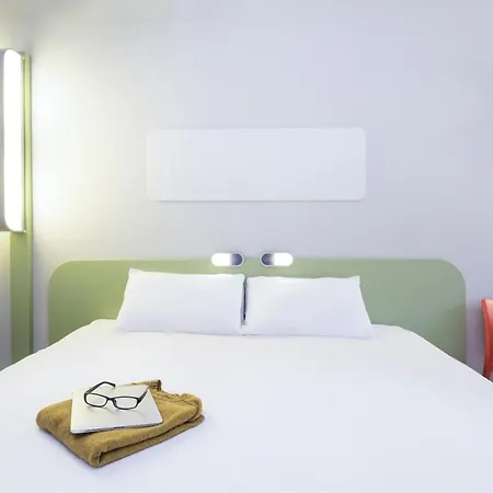 Ibis Budget Centre Bastide מלון בורדו